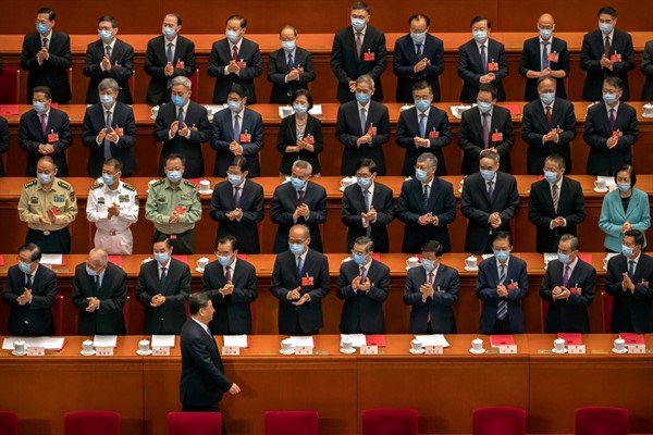 Delegates applaud as Chinese President Xi Jinping arrives for the closing session of China’s National People's Congress in Beijing, May 28, 2020 (AP photo by Mark Schiefelbein).