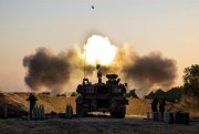 An Israeli artillery unit fires shells toward targets in Gaza Strip, at the Israeli-Gaza border, May 19, 2021 (AP photo by Tsafrir Abayov).