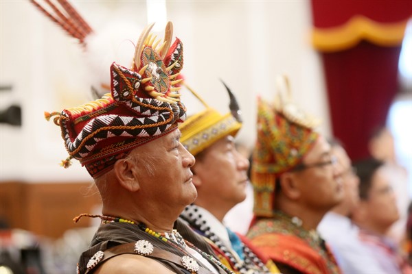 Representatives of Taiwan’s Indigenous groups listen as President Tsai Ing-wen delivers an apology on behalf of the government, Taipei, Taiwan, Aug. 1, 2016 (flickr photo by the Office of the President of Taiwan).