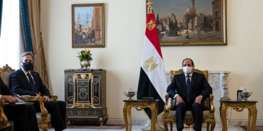 U.S. Secretary of State Antony Blinken, left, during a meeting with Egyptian President Abdel-Fattah el-Sisi at the Heliopolis Presidential Palace, in Cairo, May 26, 2021 (AP photo by Alex Brandon).
