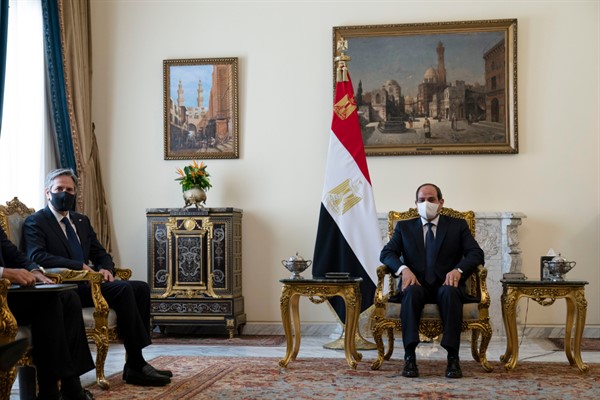 U.S. Secretary of State Antony Blinken, left, during a meeting with Egyptian President Abdel-Fattah el-Sisi at the Heliopolis Presidential Palace, in Cairo, May 26, 2021 (AP photo by Alex Brandon).