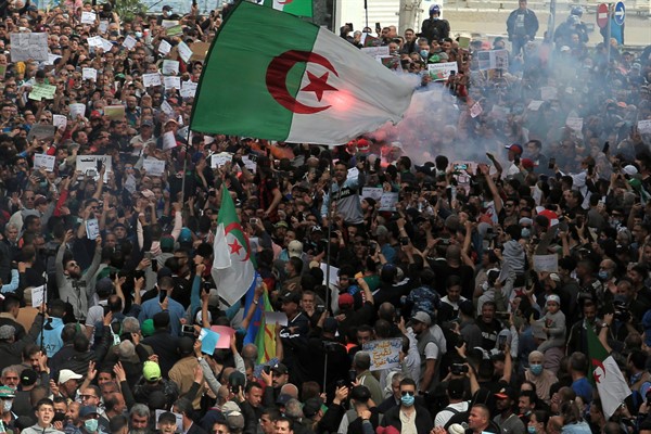 A crowd of protesters in Algiers, Algeria, April 2, 2021 (AP photo by Fateh Guidoum).