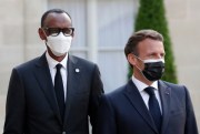 French President Emmanuel Macron, right, welcomes Rwandan President Paul Kagame, left, at the Elysee Palace, Paris, May 17, 2021 (AP photo by Thibault Camus).