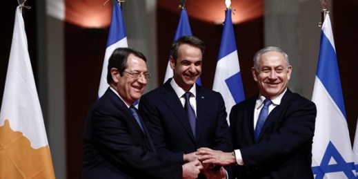 Greek Prime Minister Kyriakos Mitsotakis, center, Cypriot President Nicos Anastasiadis, left, and Israeli Prime Minister Benjamin Netanyahu in Athens, Jan. 2, 2020 (AP photo).