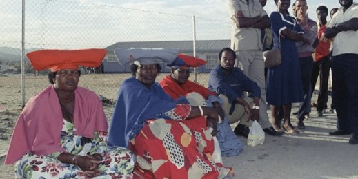 Herero women sit in a mile-long queue of voters in Katutura, Namibia, Nov. 7, 1989 (AP photo by Billy Paddock).