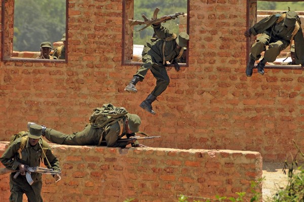 Somali soldiers trained by various European Union forces go through drills in Bihanga training camp, west of Uganda’s capital Kampala, Aug. 31, 2011 (AP photo by Stephen Wandera).
