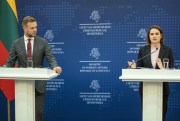 Belarusian opposition leader Svetlana Tikhanovskaya, right, at a press conference with Lithuanian Foreign Minister Gabrielius Landsbergis, in Vilnius, Lithuania, Aug. 9, 2021 (AP photo by Mindaugas Kulbis).
