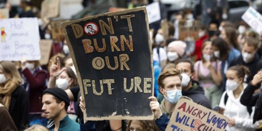 Students march as part of a Fridays for Future climate movement demonstration, Vienna, Austria, Sept. 24, 2021 (AP photo by Lisa Leutner).