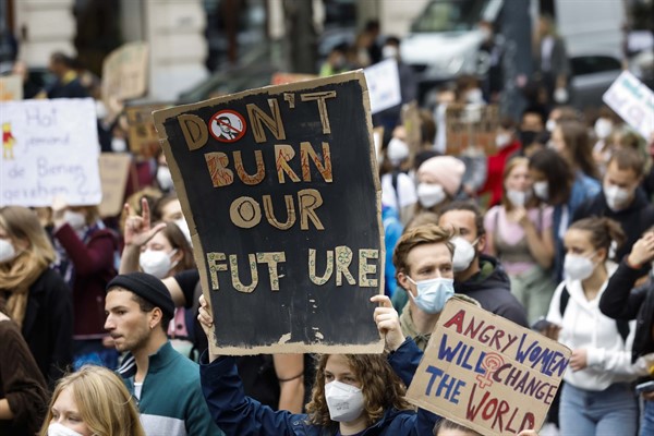 Students march as part of a Fridays for Future climate movement demonstration, Vienna, Austria, Sept. 24, 2021 (AP photo by Lisa Leutner).