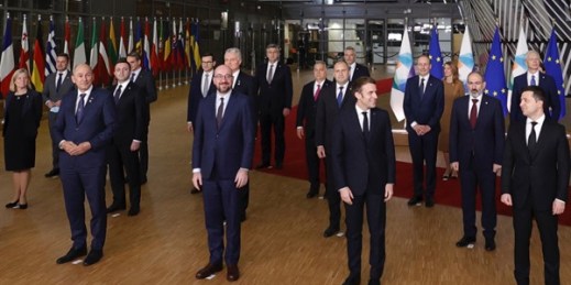 A group photo of the leaders of EU member states and the Eastern Partnership countries at a summit in Brussels, Dec. 15, 2021 (AP photo by Olivier Matthys).