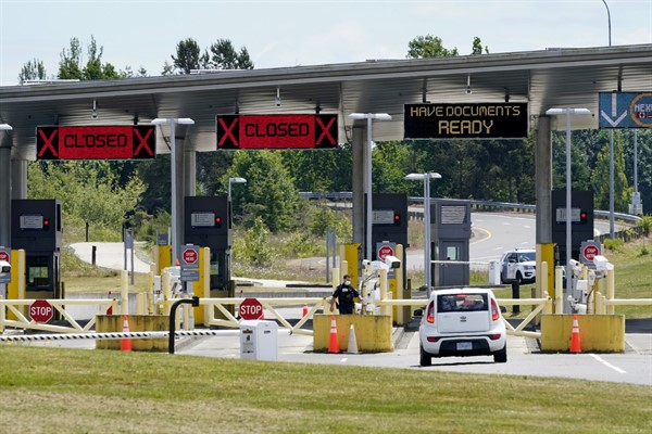 A car approaches the Peace Arch border crossing into the U.S., Blaine, Wash., June 8, 2021 (AP photo by Elaine Thompson).