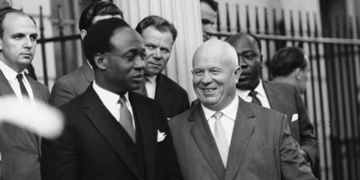 Soviet Premier Nikita Khrushchev and Ghanaian President Kwame Nkrumah of Ghana in front of the Soviet U.N. delegation headquarters, New York City, Sept. 22, 1960 (AP photo).