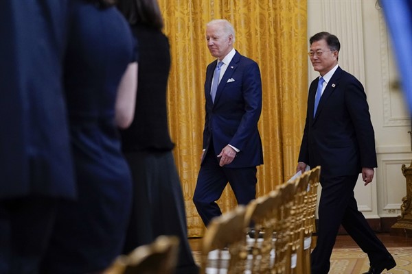 U.S. President Joe Biden and South Korean President Moon Jae-in arrive for a joint news conference in the East Room of the White House, Washington, May 21, 2021 (AP photo by Alex Brandon).