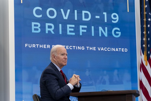 President Joe Biden meets with the White House COVID-19 Response Team to discuss the omicron variant, Washington, Jan. 4, 2022 (AP photo by Andrew Harnik).