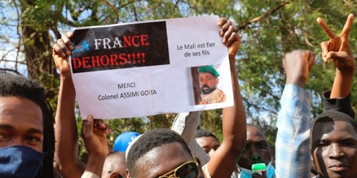 Demonstrators in a government-sponsored rally hold up signs reading, “France Out,” “Mali is proud of its sons” and “Thank you Colonel Assimi Goita,” Bamako, Mali, Jan. 14, 2021 (AP photo by Harandane Dicko).