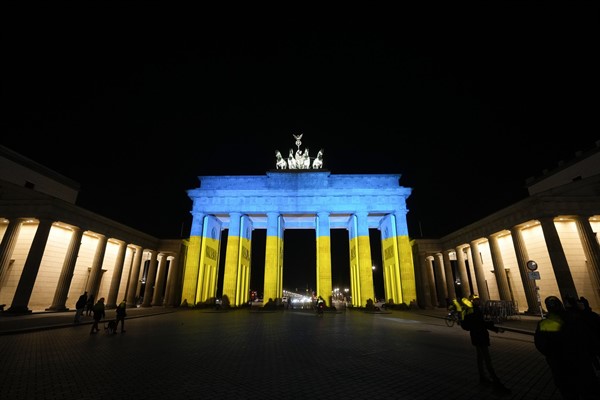 The Brandenburg Gate is illuminated in the colors of the Ukrainian flag to show solidarity with the country, Berlin, Germany, Feb. 23, 2022 (AP photo by Markus Schreiber).