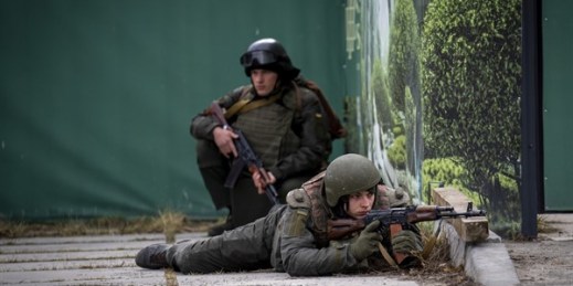 Ukrainian soldiers take positions in downtown Kyiv, Ukraine, Feb. 25, 2022 (AP photo by Emilio Morenatti).