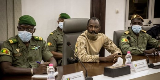 Col. Assimi Goita meets with a high-level delegation from the West African regional bloc ECOWAS at the Ministry of Defense in Bamako, Mali, Aug. 22, 2020 (AP photo).