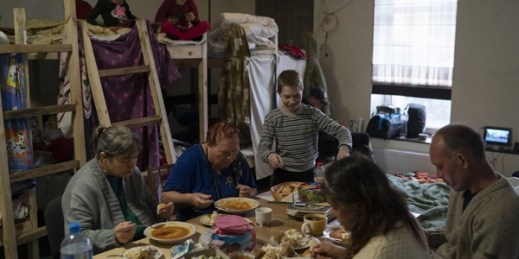 Displaced Ukrainian refugees have lunch cooked by volunteers, at a restaurant that was transformed into a shelter for those who are fleeing the war from eastern region of the country, in Dnipro, Ukraine, April 20, 2022 (AP photo by Leo Correa).