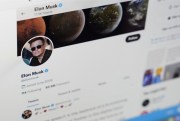 The Twitter page of Elon Musk is seen on the screen of a computer.