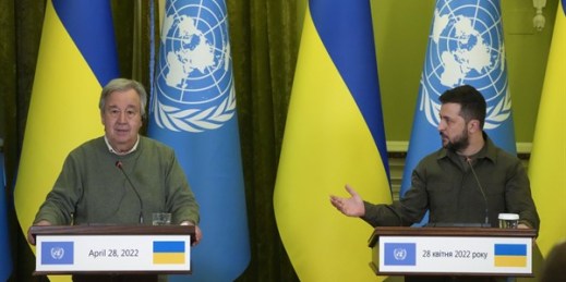 Ukrainian President Volodymyr Zelenskyy, right, and U.N. Secretary-General Antonio Guterres, attend a news conference after their meeting in Kyiv, Ukraine, April 28, 2022 (AP photo by Efrem Lukatsky).