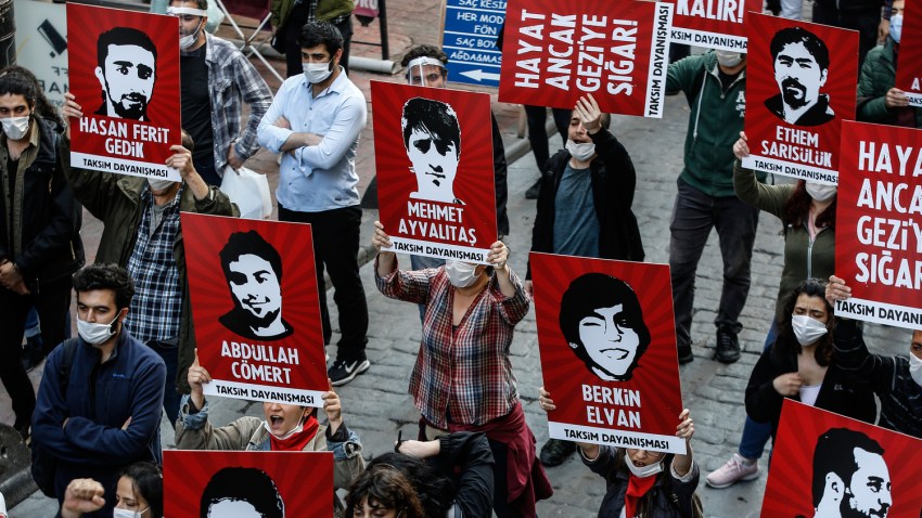 Protesters chant slogans and hold placards during a protest in Istanbul, June 1, 2020.