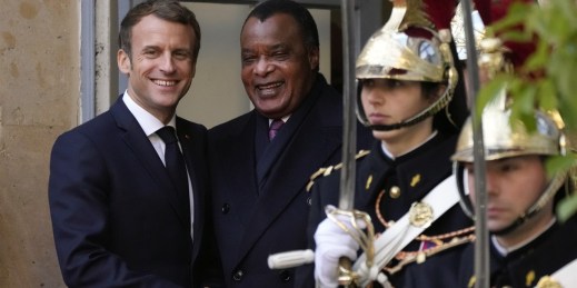 French President Emmanuel Macron greets Republic of Congo President Denis Sassou Nguesso in Paris, Nov. 12, 2021 (AP photo by Francois Mori).