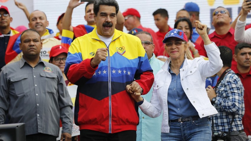 Venezuelan President Nicolas Maduro, center, leads a rally condemning the economic sanctions imposed by the administration of U.S. President Donald Trump on Venezuela, in Caracas, Venezuela, Aug. 10, 2019 (AP photo by Ariana Cubillos).