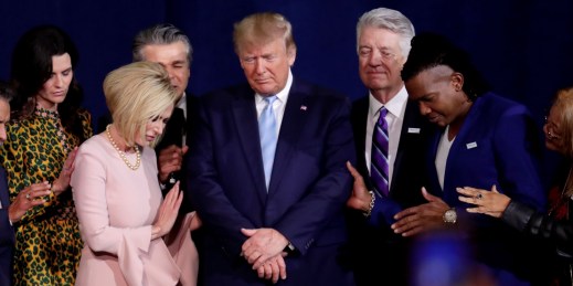 US evangelicals praying with President Trump