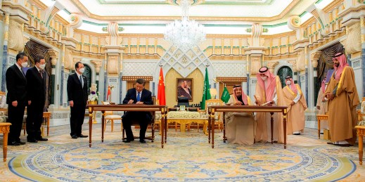 Chinese President Xi Jinping and Saudi King Salman sign an agreement to increase China-Saudi Arabia relations