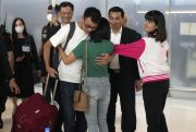 Owat Suriyasri, a Thai hostage who was freed from Hamas, hugs his wife.