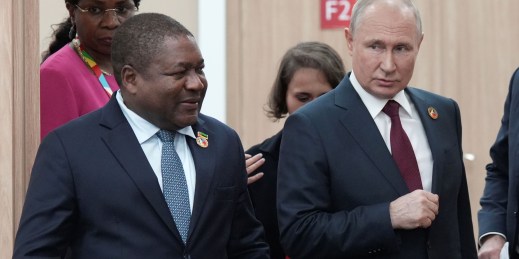 Russian President Vladimir Putin and Mozambique President Filipe Nyusi